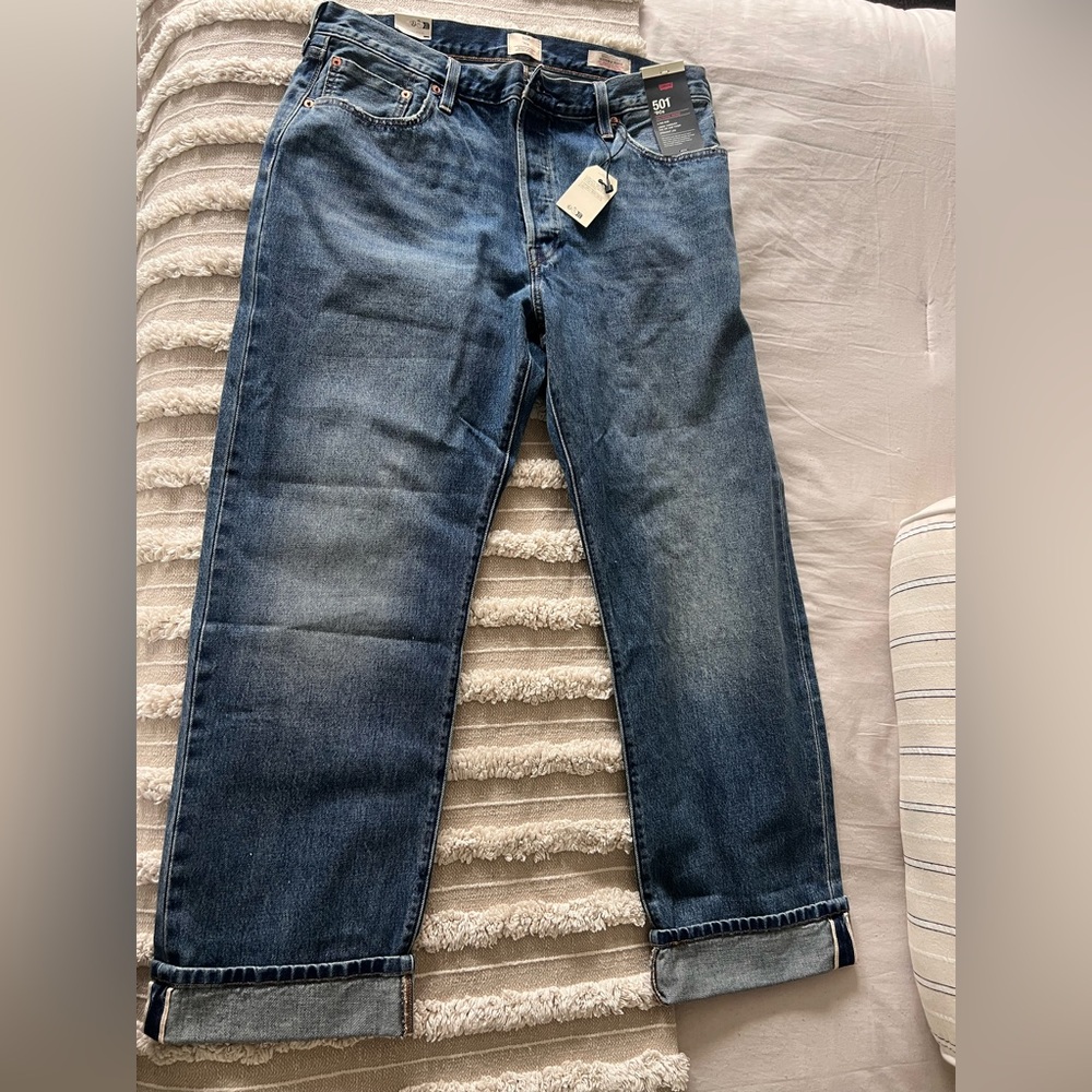 Never Worn!! Levi's 501 90s Straight Fit women’s Denim